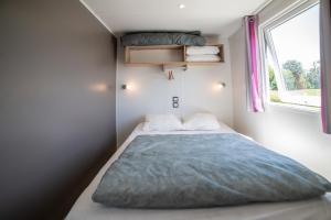 Postel nebo postele na pokoji v ubytování Camping du Sevron
