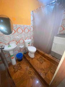 a bathroom with a toilet and a sink at Dpto en Grazota Norte de Guayaquil in Guayaquil
