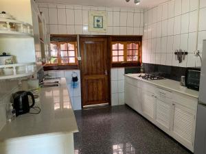 Köök või kööginurk majutusasutuses Amitie Chalets Praslin