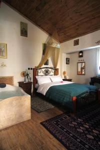 A bed or beds in a room at Chateaux Constantin Agistro