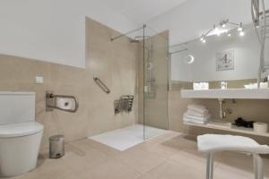 a bathroom with a shower and a toilet and a sink at Hotel Ronda Nuevo in Ronda