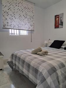 A bed or beds in a room at Encantador apartamento residencial con piscina
