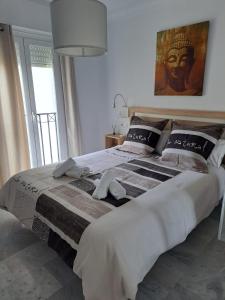 A bed or beds in a room at Encantador apartamento residencial con piscina