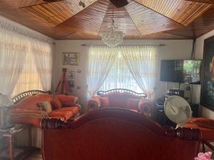 a living room with a couch and a tv at EL ANHELO in Cumaral