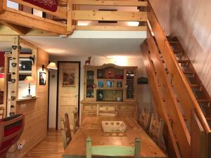 Kuchyňa alebo kuchynka v ubytovaní Appartement 65m2 esprit Chalet. Parking. Balcon + 15 fotografií