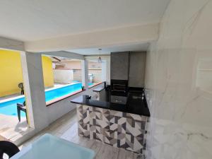 Imagine din galeria proprietății Edícula completa com piscina în Mongaguá