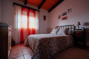 a bedroom with a bed and a large window at VIVENCIAS casa rural para 10 personas in Camuñas