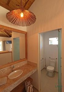 Koupelna v ubytování LAUS Bangalôs Experience - Piscina Privativa - Praia de Algodões - Península de Maraú - Bahia