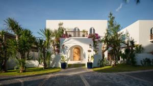 Villa con puerta y entrada en Stelia Beach Resort, en Tuy Hoa