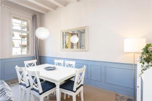 Fotografie z fotogalerie ubytování Luxurious-historical With Terrace v destinaci Barcelona
