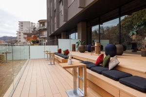 Minakami Onsen Aratashi Minakami的阳台或露台
