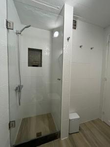 a shower with a glass door in a bathroom at Puerta Azul in Punta del Este