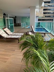 a balcony with two lounge chairs on a building at SENSACIONAL A Uma Quadra da Praia da Ponta Verde in Maceió