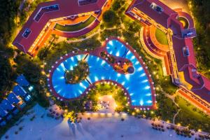 Der Swimmingpool an oder in der Nähe von Vinpearl Resort Nha Trang