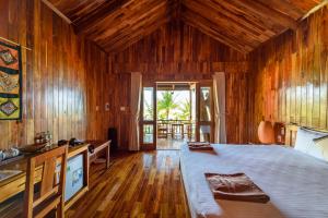 Postel nebo postele na pokoji v ubytování Mango Beach Resort