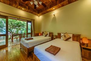 Postel nebo postele na pokoji v ubytování Mango Beach Resort