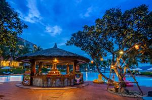 Der Swimmingpool an oder in der Nähe von Vinpearl Resort Nha Trang