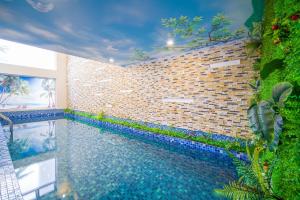 Bazén v ubytování Golden Star Suite Hotel by THG nebo v jeho okolí
