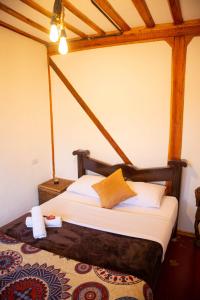 Postel nebo postele na pokoji v ubytování Kimaná Hostal