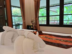 Posezení v ubytování Khao Sok River & Jungle Bungalow