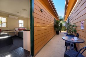 Posezení v ubytování Prince Of Wales Hotel Gulgong