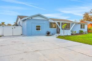 a blue house with a driveway at Blue on Fox Run in Apollo Beach