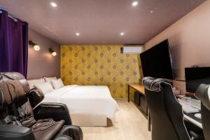 TV a/nebo společenská místnost v ubytování Laria Hotel + 37 fotografií