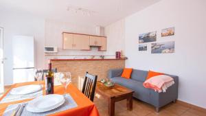 a living room with a table and a blue couch at Casas María Carmona - Casa Luna Níjar by Ruralidays in Níjar