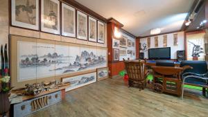 Televiisor ja/või meelelahutuskeskus majutusasutuses Museum Stay