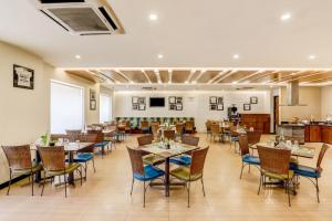 TV a/nebo společenská místnost v ubytování Lemon Tree Hotel, Ahmedabad