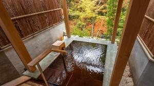 Balkón nebo terasa v ubytování Shionoyu Onsen Rengetsu