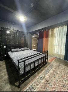 Een bed of bedden in een kamer bij Premium hostel