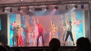 a group of people performing on a stage at Estivo Premium Deluxe mobile homes on Camping Malibu Beach in Lido di Jesolo