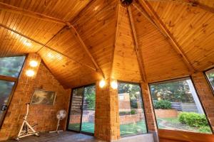 Mynd úr myndasafni af Magnificent Eltham House with stunning view í Eltham
