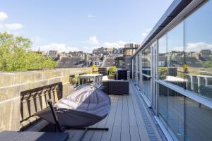 Gallery image of JOIVY Beautiful Penthouse with Terrace & Jacuzzi in Edinburgh