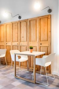 a table and chairs in a room with wooden cabinets at Son Gris in El Port de la Selva