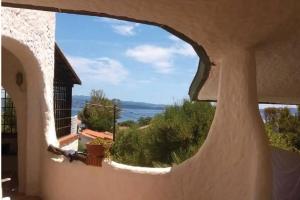 uma janela de uma casa com vista para um quintal em Sant'Antioco island Sea View an Exclusive Villa by the Sea with extra Privacy & Care em Maladroscia