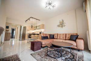 A kitchen or kitchenette at Central Luxury Apartment