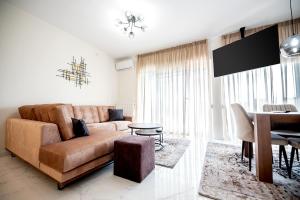 A seating area at Central Luxury Apartment