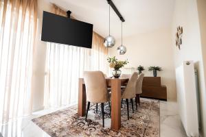 A television and/or entertainment centre at Central Luxury Apartment