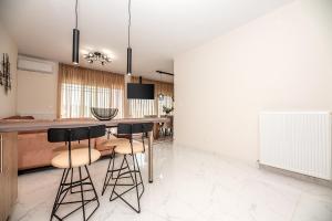 A kitchen or kitchenette at Central Luxury Apartment