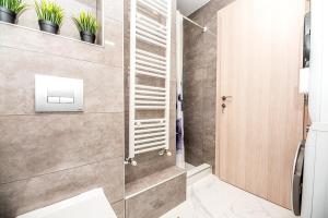 A bathroom at Central Luxury Apartment Még 10 kép