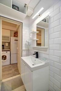 A kitchen or kitchenette at Brightside