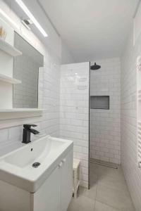 A bathroom at Brightside Még 14 kép