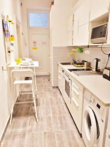 A kitchen or kitchenette at Brightside