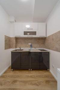 Η κουζίνα ή μικρή κουζίνα στο M Apartments