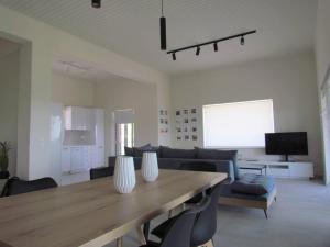 Η κουζίνα ή μικρή κουζίνα στο Beautiful 3-Bed House in Chania with garden