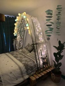 Posteľ alebo postele v izbe v ubytovaní Gite à la ferme avec jacuzzi et piscine chauffée + 16 fotografií