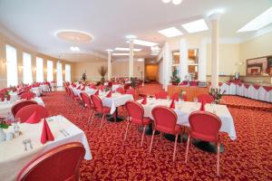 Restauracja lub miejsce do jedzenia w obiekcie Spa Resort PAWLIK-AQUAFORUM