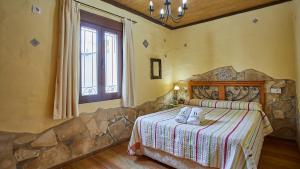 Postel nebo postele na pokoji v ubytování Casa Los Olivos Prado del Rey by Ruralidays